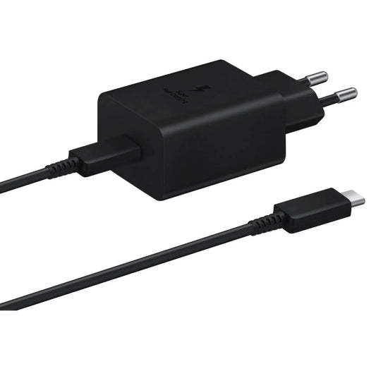 Das Bild zeigt das Samsung EP-T4510 Ladegerät mit 45 W und 1,8 m USB-C-Kabel – kompaktes Schnellladegerät für kompatible Endgeräte.