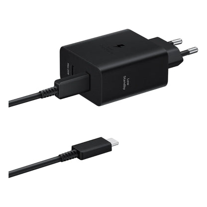 Das Bild zeigt das Samsung EP-T5020X Ladegerät mit 50 W inklusive USB-C-Ladekabel in Schwarz.