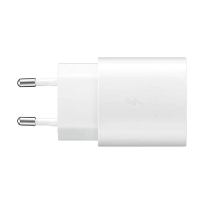 Das Bild zeigt das Samsung EP‑TA800 Ladegerät mit 25 W in Weiß aus der Seitenansicht.