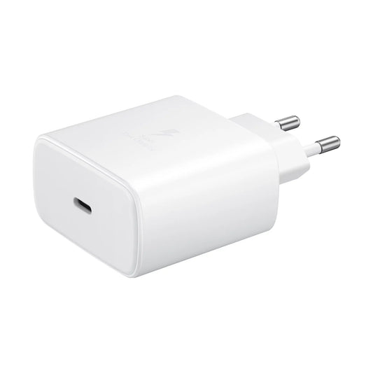 Das Bild zeigt das Samsung EP‑TA845 Ladegerät mit 45 W in Weiß aus der Seitenansicht.