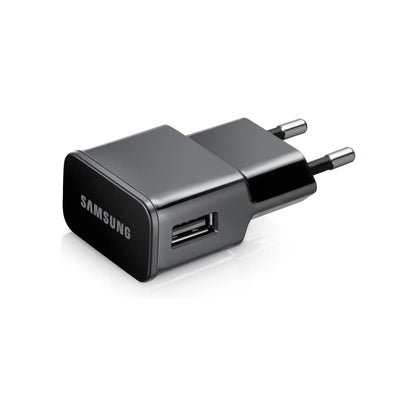Das Bild zeigt das Samsung ETA-U90EBE Ladegerät 10W in Schwarz aus der Seitenansicht.
