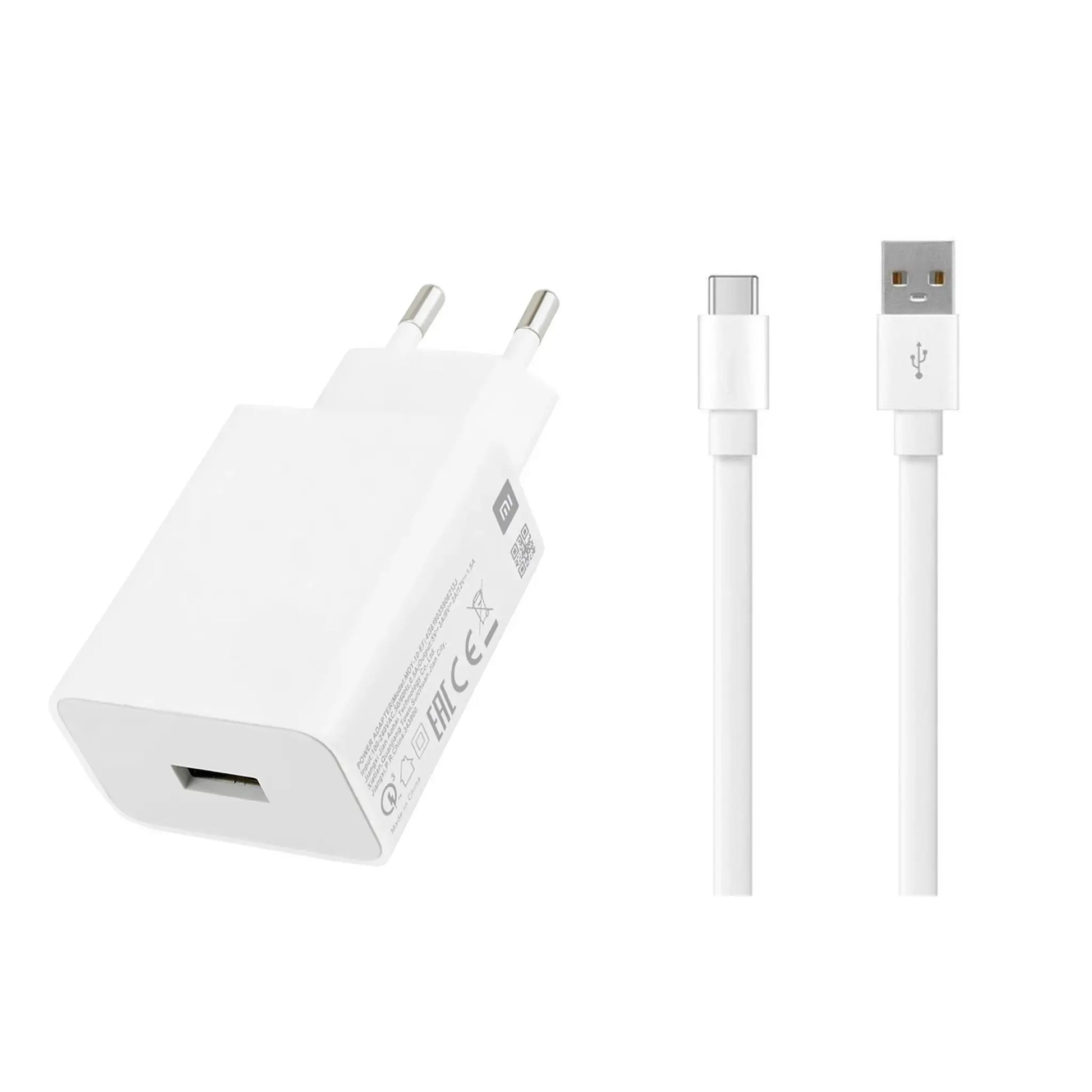 Das Bild zeigt das Xiaomi MDY-09-EW Ladegerät inkl. Ladekabel USB-C in Weiß aus der Schrägansicht.