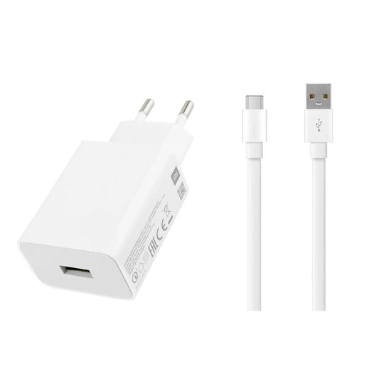 Das Bild zeigt das Xiaomi MDY-09-EW Ladegerät inkl. Ladekabel USB-C in Weiß aus der Schrägansicht.